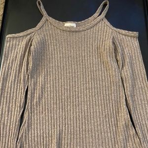 Long sleeve shoulder-less top